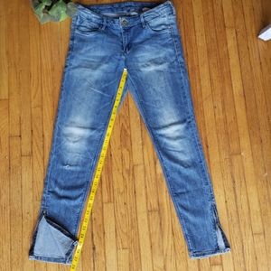 Ankle cut distressed blue denim with zipper detail